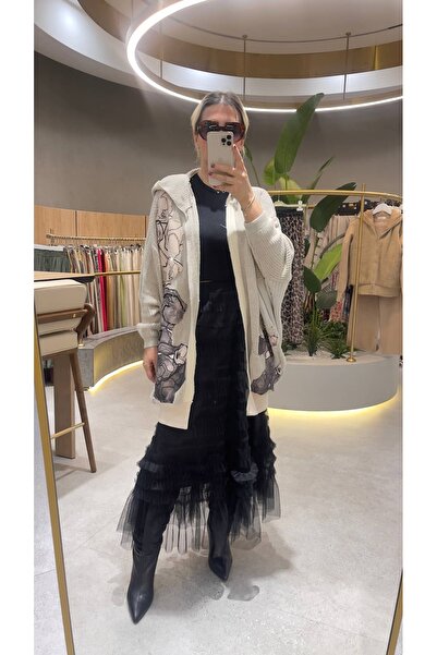 Butik Günay Tüfekçi Aplikeli Triko Hırka