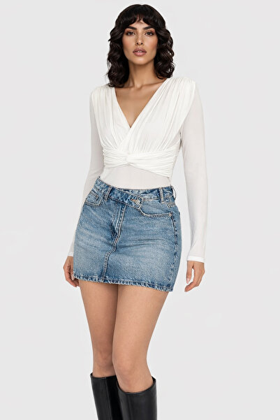 Trend Alaçatı Stili Bluză albă pentru femei, cu decolteu în V, cu draperie și...