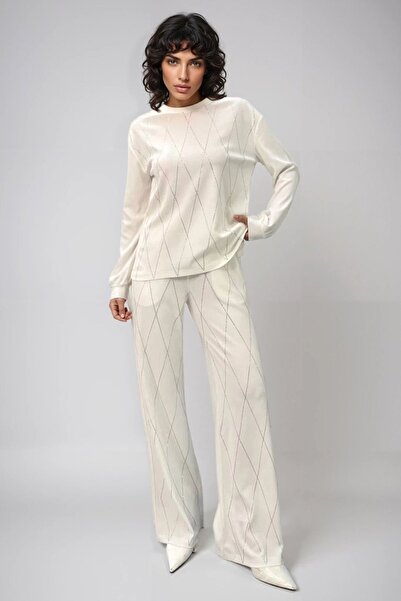 Trend Alaçatı Stili Women's ecru blouse with diamond pattern stone embroidery...