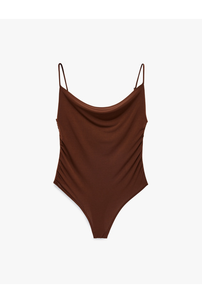 Koton قصة ضيقة بدلة داخليّة بياقة ديجاجي وحمالات رفيعة