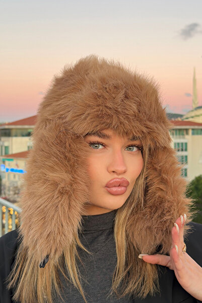 Mollycrush قبعة طيار فاخرة للنساء مصنوعة من الفرو الصناعي طويل الشعر بلون الجمل