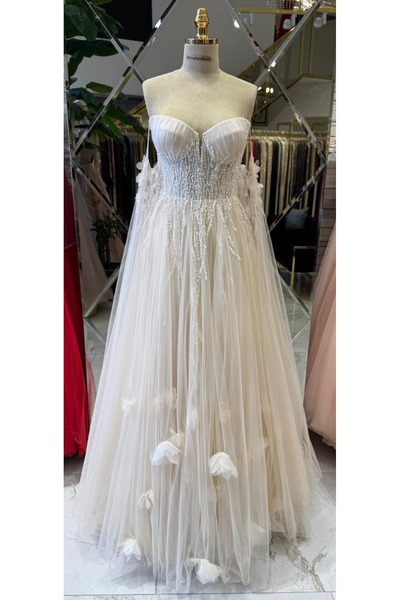 Hanımefendi Giyim Tül Pelerin Kollu 3D Çiçek ve Işıltı Detaylı Prenses Kesim ...