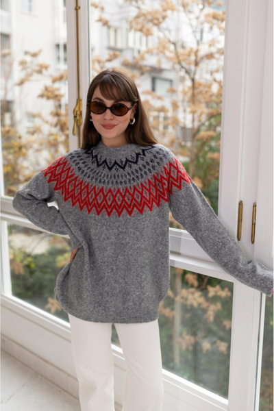 FEMMESTUDIO Women's Gray Crew Neck Half Patterned Knitwear Sweater