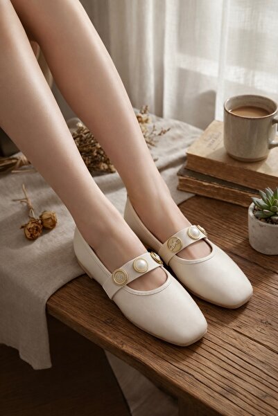 META TREND Kadın Krem Gold Tokalı İnci Detaylı Kare Burun Günlük Şık Rahat Ma...