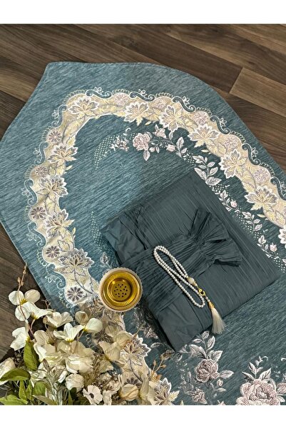 Gerenic A soft prayer rug with a luxurious design, complete with a prayer mat...