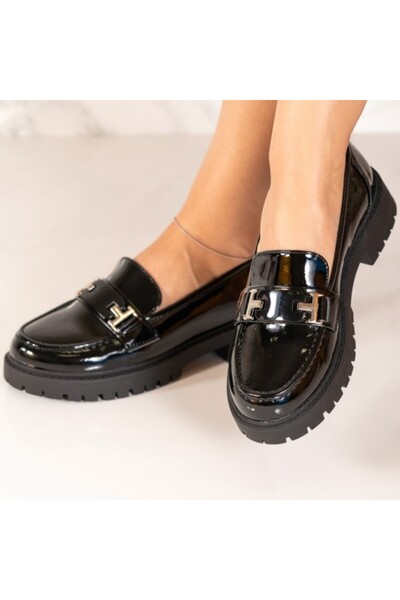 Sofia Store Women's casual shoes made of patent leather Janelle