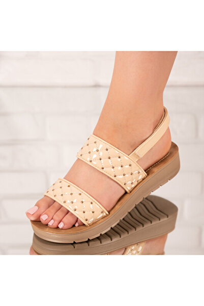 Sofia Store Women's sandals with low soles made of patent leather Zvetlana