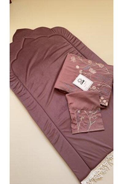 Gerenic Embroidered Prayer Rug and Sheet