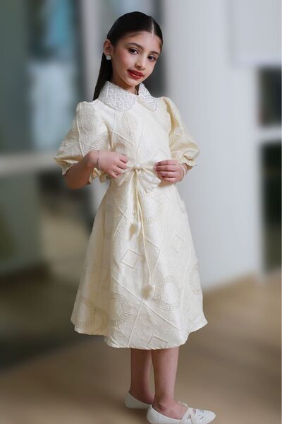 gmax A girl's dress with sparkle and elegance