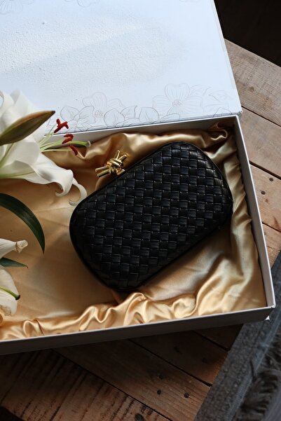 Moom Bag Women's Black Knitted Textured Chain Clutch Bag