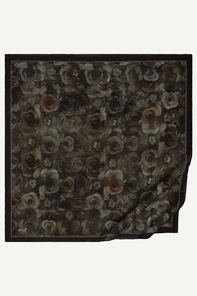 SilkTouch وشاح موسلين بنمط الورد الحنيني باللون البني المر