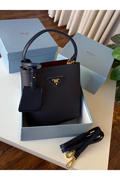 GGGG Bags with their accessories