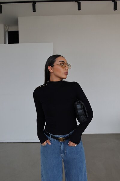 Özge Özgenç Half Fisherman Shoulder Part Gold Buttoned Blouse