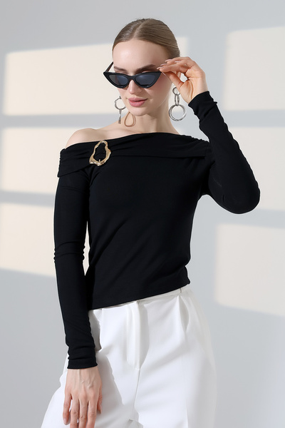 lubiti Madonna Collar Sandy Blouse with Gold Accessories