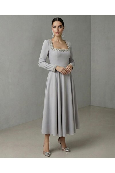 Sultan Ekşioğlu tasarımı gri renk taşlı abiye elbise