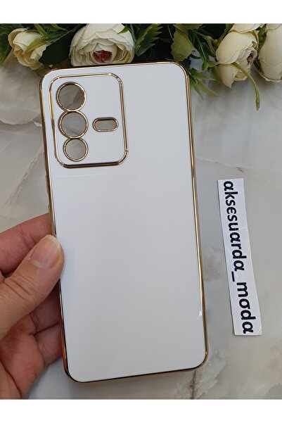 Aksesuarda Moda Vivo V23 Compatible Gold Detail Laser Cut Shiny Case