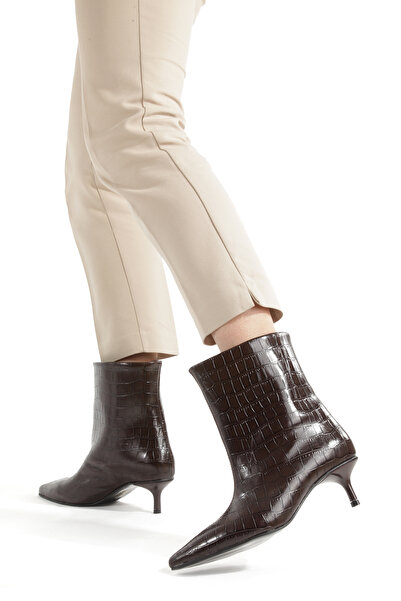 LUVETTO Cizme maro cu vârf ascuțit, cu toc subțire de 5 cm, sezon nou