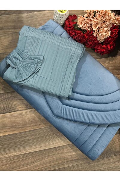 ASDM A luxurious prayer set including a prayer mat, prayer shawl, prayer bead...