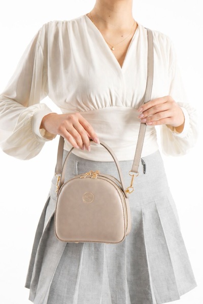 Berlin bags حقيبة يد نسائية من طراز بيرلين بوكس ​​مع تفاصيل جيب داخلي بسحاب