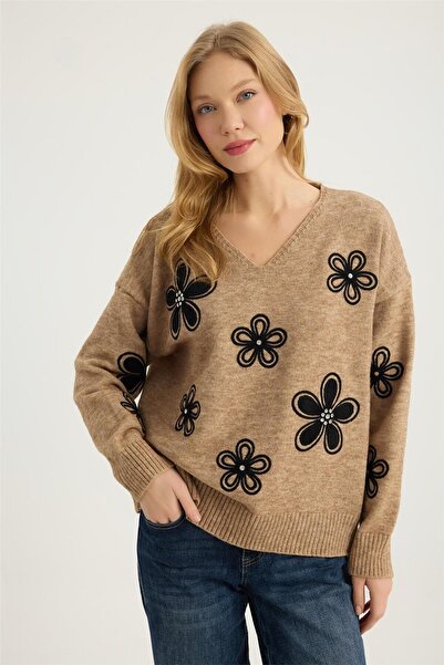 HomeStore V-Neck Floral Embroidered Knitwear