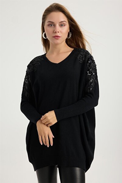 HomeStore V Yaka Omuzlar Çiçek Nakışlı Triko