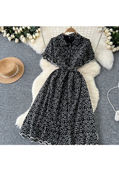 1way Elegant dress with a simple design