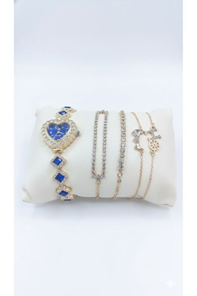 Boutique Luxurious women's accessory set with a modern design in gold