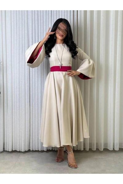 Riva An elegant evening dress in a light beige color, often made from a soft ...