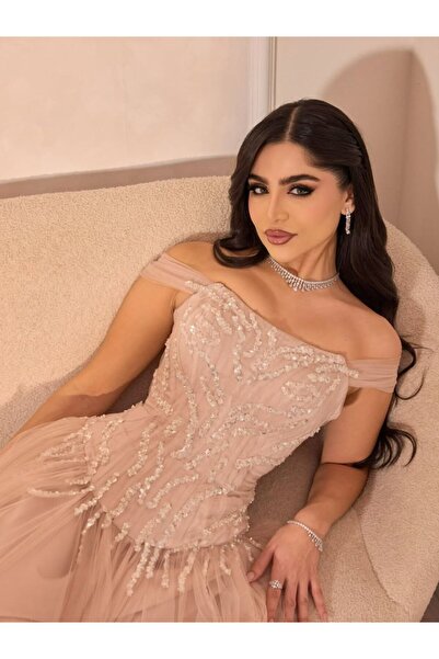 ainaqat aljawhara dress