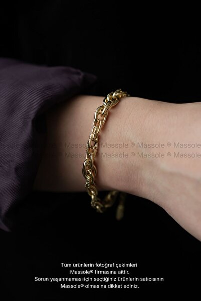 MASSOLE سوار نسائي ذهبي اللون بتصميم حلقي ملتف مزين بأحجار الزركون الأنيقة لل...