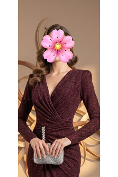 LUMY A symphony of elegance comes together in a captivating burgundy dress.