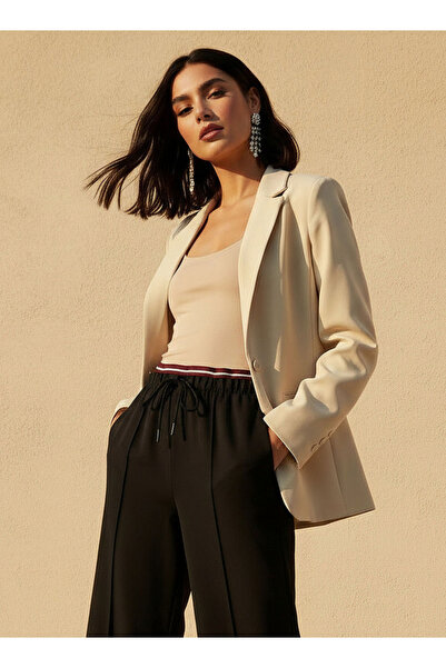 FAV بليزر من قماش التويل بقصة عادية مع إغلاق بأزرار