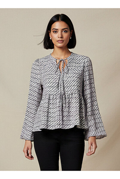 FAV بلوزة بقصة عادية وطبعة هندسية