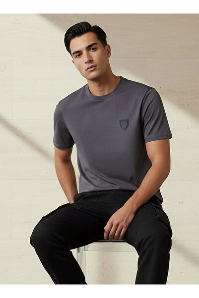 Emperor Men Regular Fit Crew Neck Short Sleeve Badge Accent T-shirt