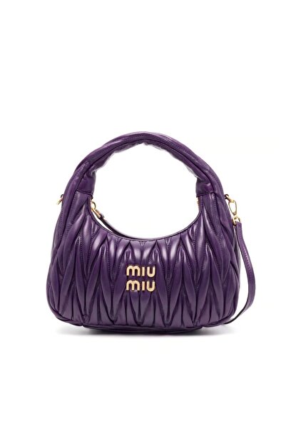 Miu Miu حقيبة كتف هوبو من جلد النابا من واندر مع حزام كروس بودي وإغلاق بسحاب