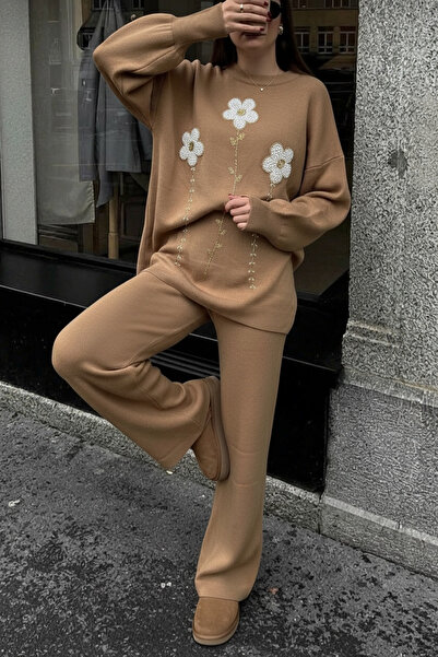 NEWCO Hand Embroidered Daisy Themed Sweater and Pants Knitwear Set