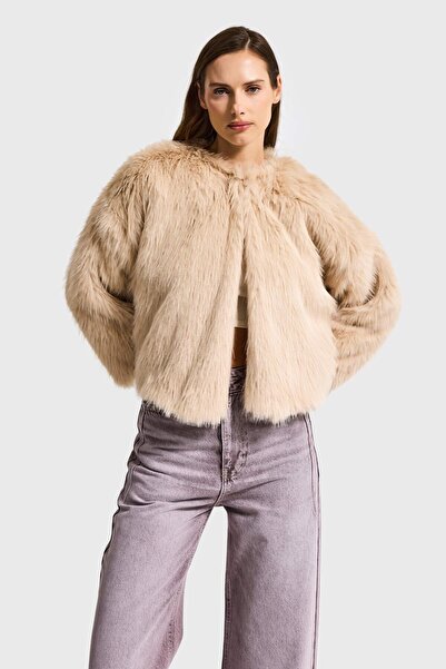 it's basic Women's Cream Beige Lined Crop Fit Plush Fur Coat