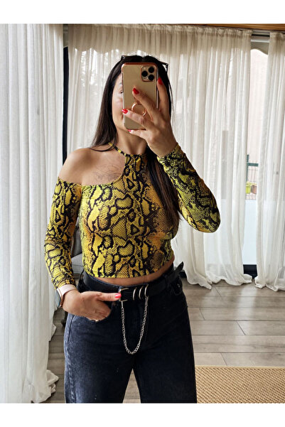 Burcu Özpıranga Snake Desenli Boyun Detay Bluz