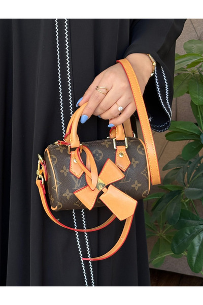 GGG Elegant, high-quality women's shoulder bag with all accessories