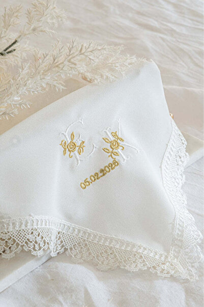 Rima Tasarım Gül Motifli Harf ve Tarih İşlemeli İğne Oyası Kenarlı Söz Mendili