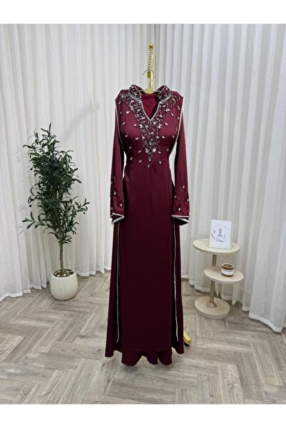 Farah Fashion • 🌸 “A dress that speaks of refined taste and exceptional beau...