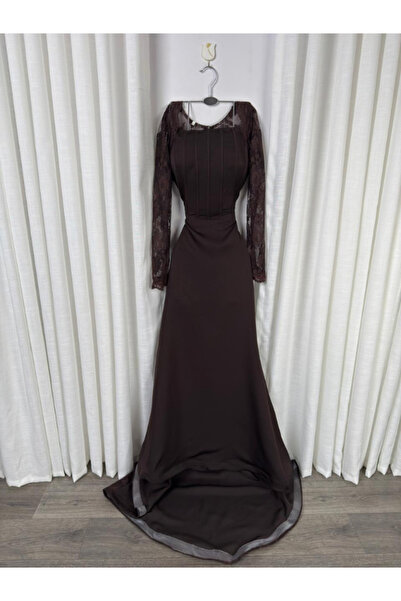 Elora فستان إلورا المخملي بالدانتيل الملكي