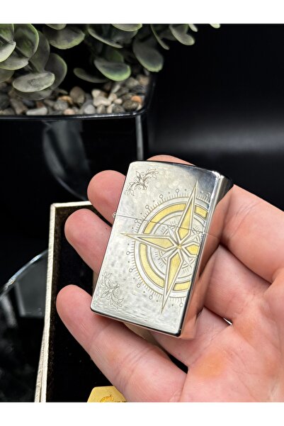 NikaŞ Chief Pusula İşlemeli Rüzgar Geçirmez Benzinli Koleksiyonluk Çakmak -Li...