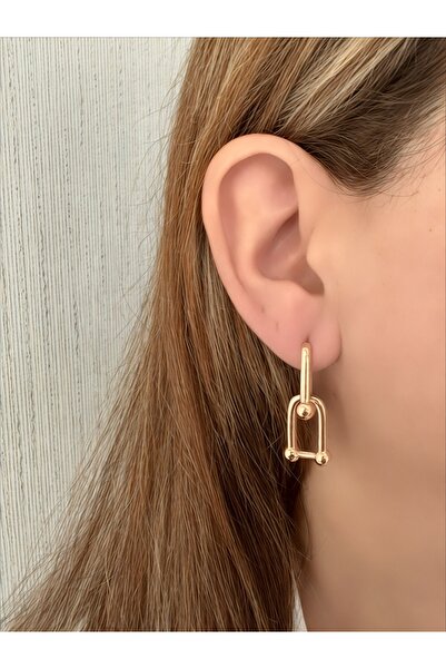 QA Quella Accessories أقراط ذهبية مسطحة من سلسلة خاصة للنساء من ماركة Tfy