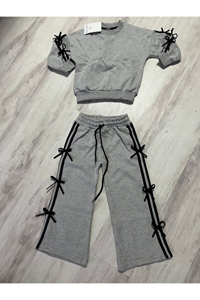 ÇamaŞırcıM Preț surprinzător, bijuterii groase și superbe pentru trening.