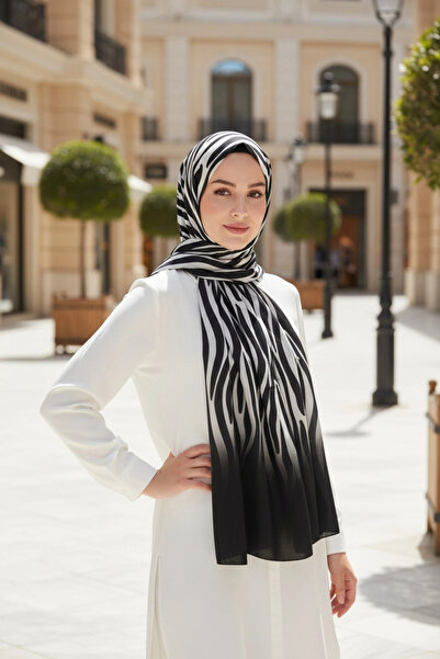 Noorella Scarf زيرا – شال بنقشة الحمار الوحشي باللون الأسود - شال ذو ملمس ناع...