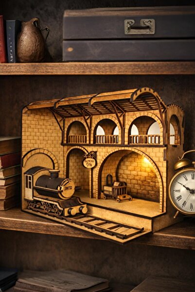 ALGWOOD Ahşap Tren İstasyonu Diorama Kiti – Lazer Kesim MDF | 143 Parça | Dek...