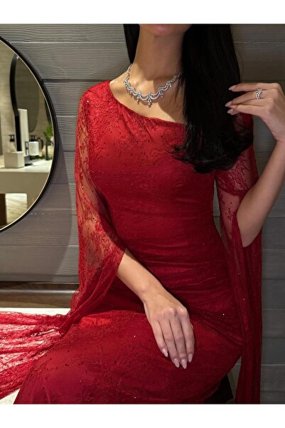 No branded Red evening dress with wide sleeves