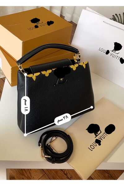 Generic Shoulder bag with accessories