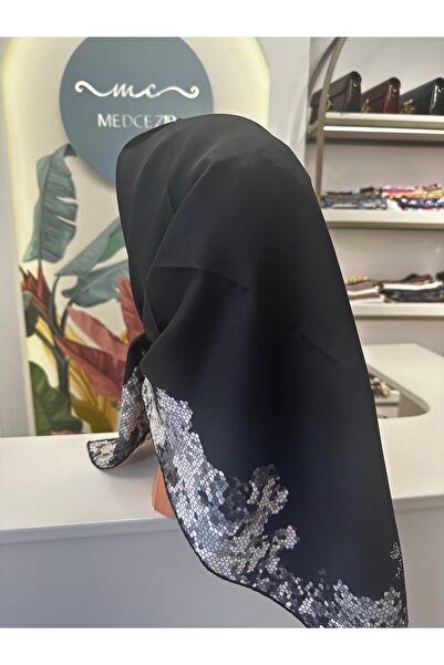 Maisa وشاح حريري جينا تيفيل 90*90 سم - أسود